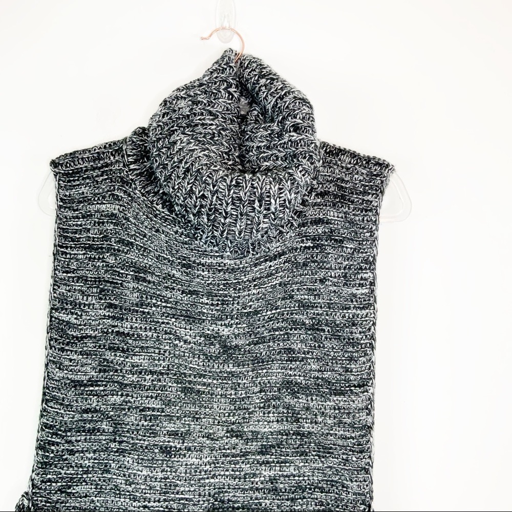 Verloop Black & White Marled Chunky Turtleneck - Picture 2 of 9